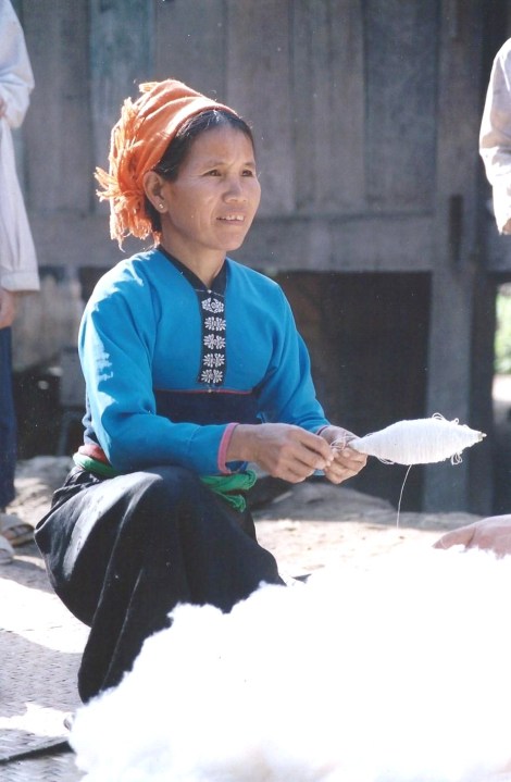 Tisseuse de coton, Nord Vietnam (décembre 2001)